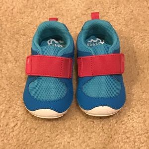 Stride rite first walker shoe. New size 4